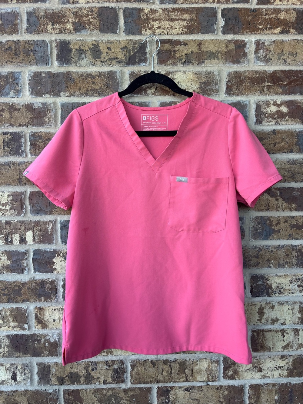 Figs Women’s Short Sleeve V-Neck Scrub Top in Pink